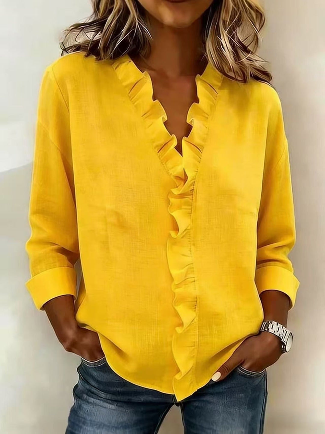 Ciara™ | Blusa con escote en V y delicados volantes